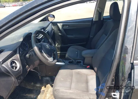 2017 Toyota Corolla Le z USA, uszkodzony, nr VIN 5YFBURHE2HP637796